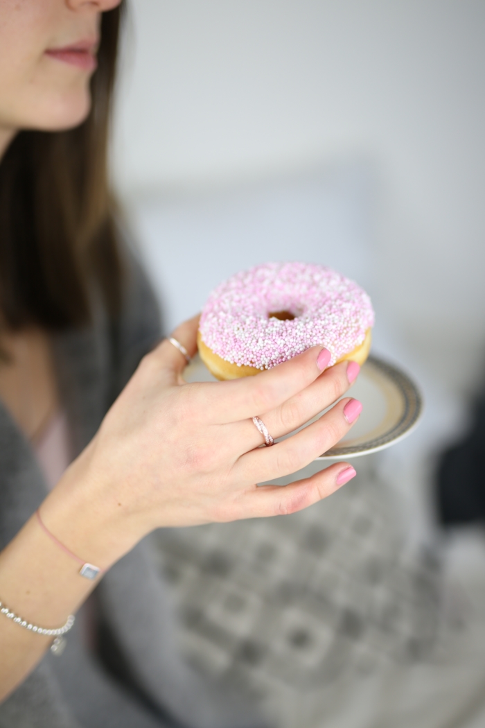 manicure, finger nails, nailpolish, doughnut