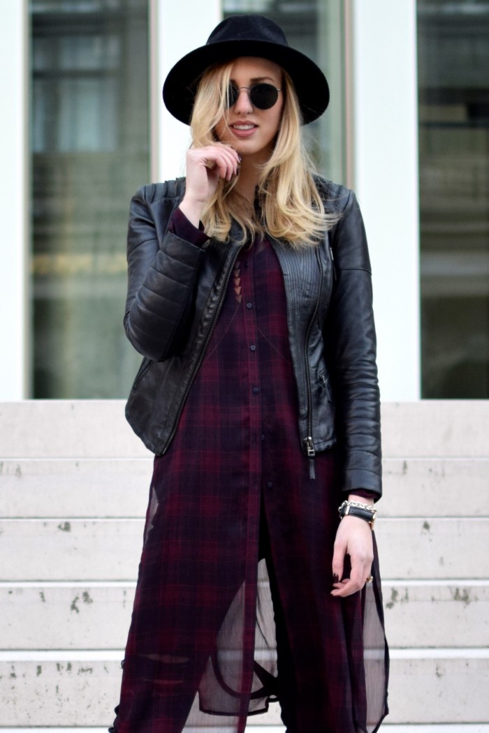 Bloggerin Lederjacke und Long Shirt